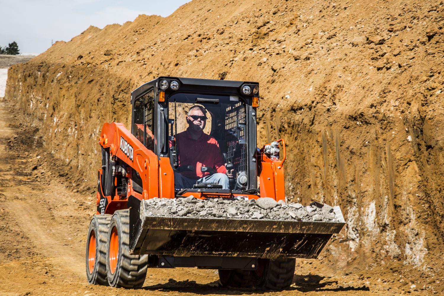 Kubota SSV75 6