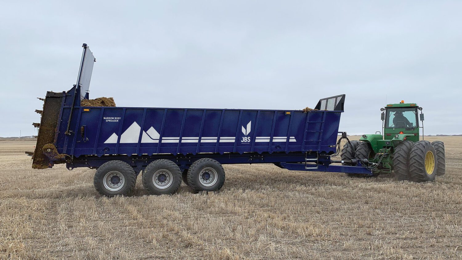 NARROW BODY MANURE SPREADER