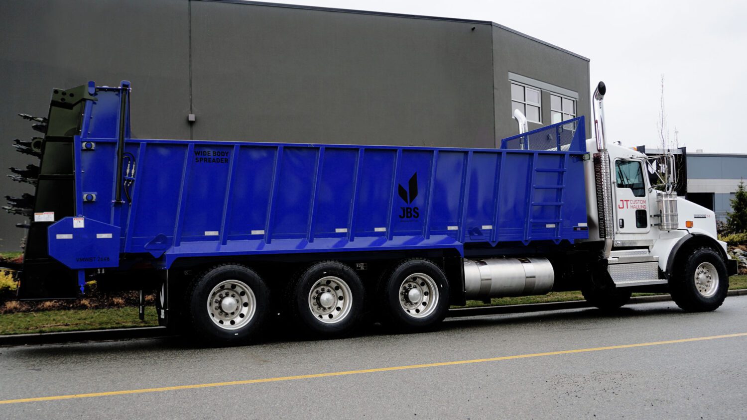 TRUCK MOUNT MANURE SPREADER