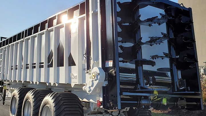 NARROW BODY MANURE SPREADER 1